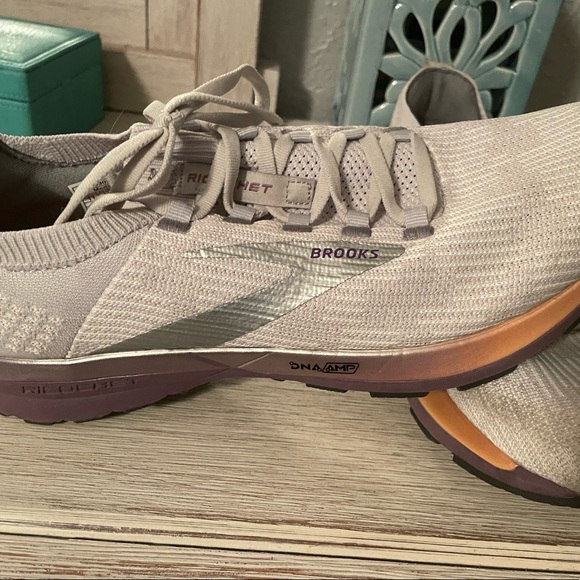 Size 11 Brooks - Picture 1 of 3